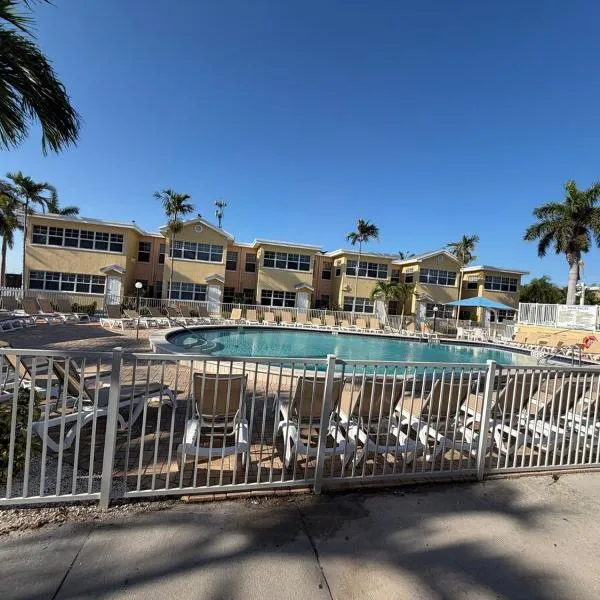 Waves, Sun & Relaxation Retreat, hotel in Clearwater Beach
