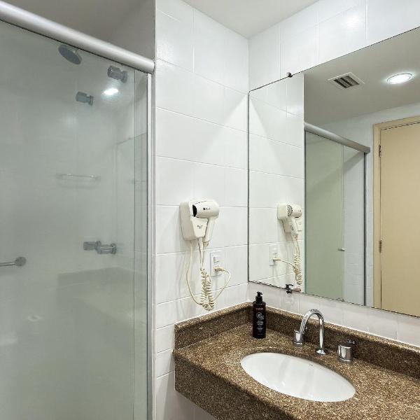 Suíte em frente ao metrô Moema com vaga e piscina UH1207 - Foto 3