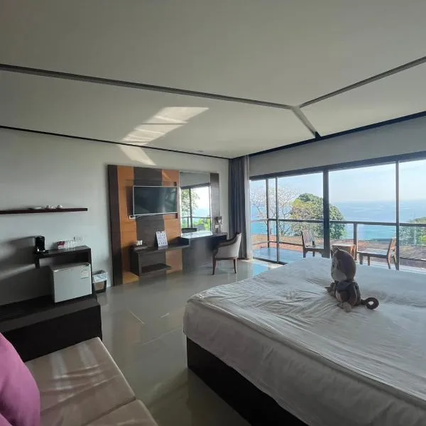 Secret Cliff Resort & Restaurant - SHA Plus, hotel in Karon Beach