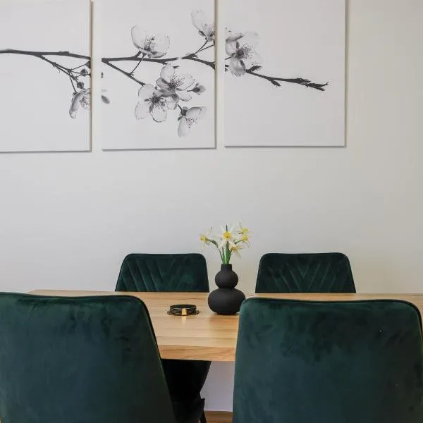 Kuressaare Stays Parkside Apartment – hotel w mieście Kuressaare