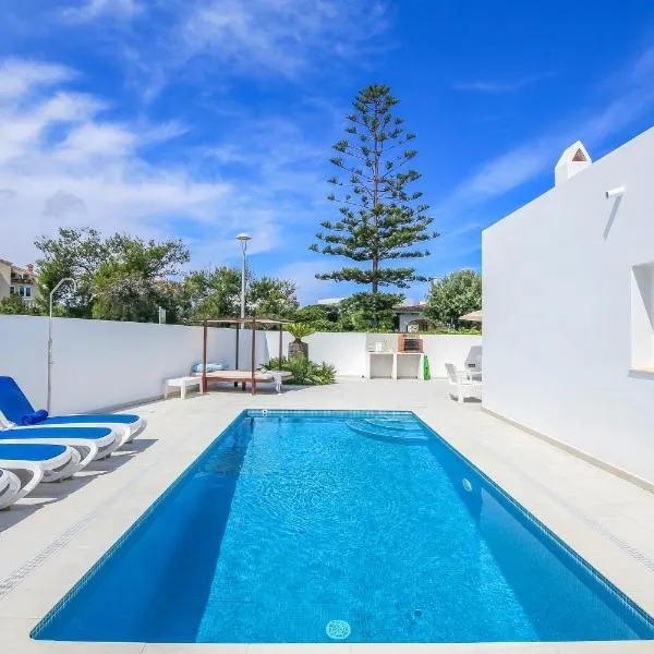 Villa Garasa, hotel in Cala Blanca