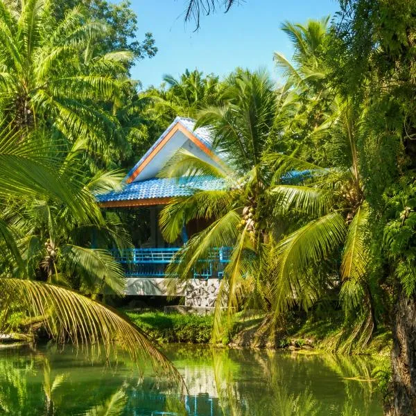 บ้านสวนลุงหวัด พังงา ใกล้ท่าเรือสุระกุล, hotel v destinaci Takua Thung