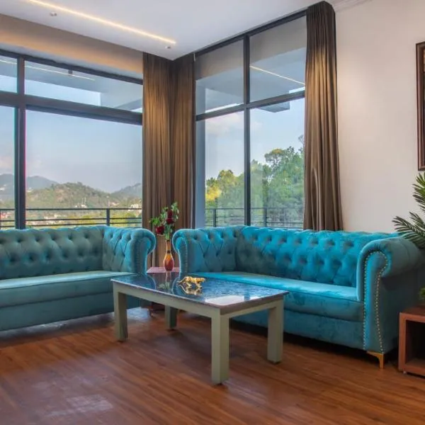 The Royal Apartments Manor I Roof Top Restaurant I Self Cooking Available I Lift I 7o1827o7o3, hotel a Kasauli