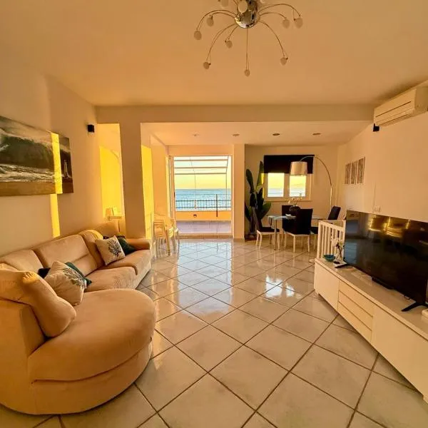 Normale's apartment sea view, hotel em Meta
