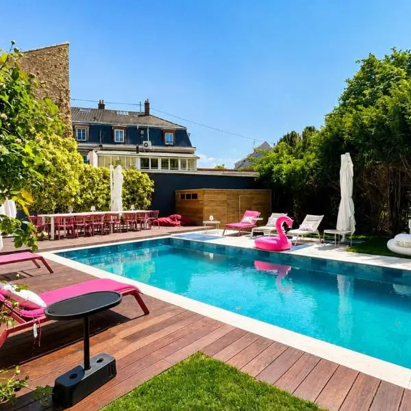 Villa Avril et Spa Gîte de luxe 15 personnes avec piscine chauffée toute l'année、セレスタのホテル
