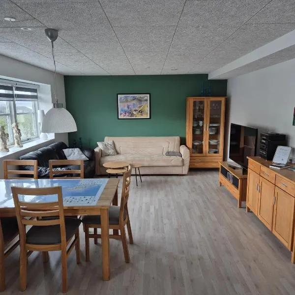 Cosy apartment in Norðskála, khách sạn ở Norðskáli