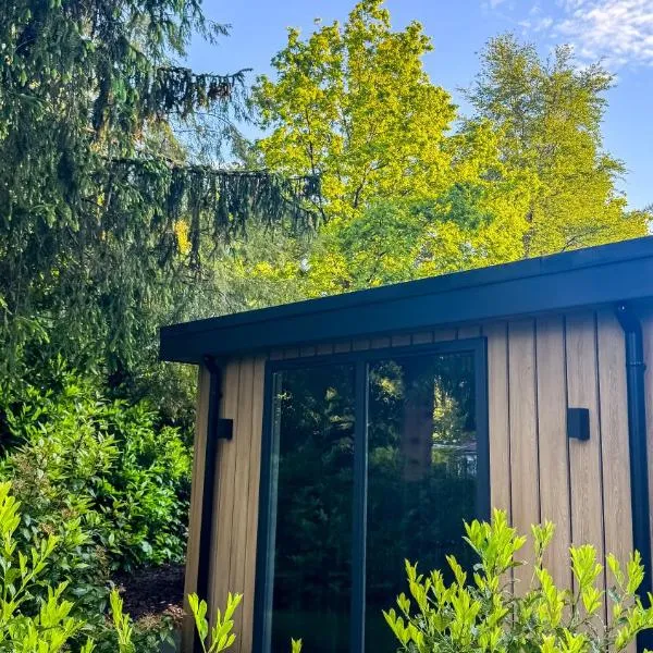 Leo l Tiny House l Panterprint, buitenbad, airco, speeltuin, bostuin, hotel en Epe