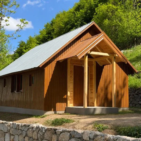 Nature Guesthouse Vuthaj, hotel in Vusanje