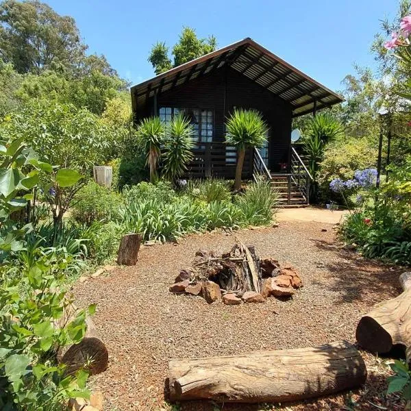 Woodland Gardens Self catering Pet Friendly Lodge: Magaliesburg şehrinde bir otel