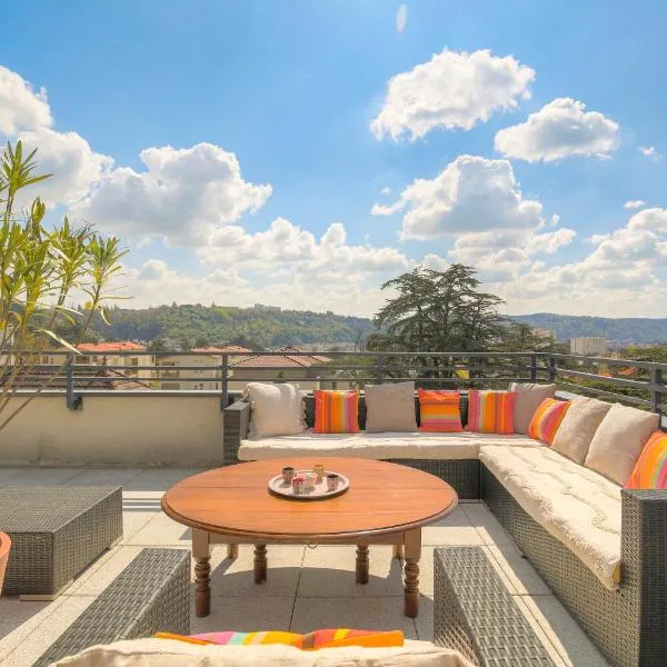 Appartement 6 personnes Terrasse 100m2 Parking Proche Centre et Gare, хотел в Виен