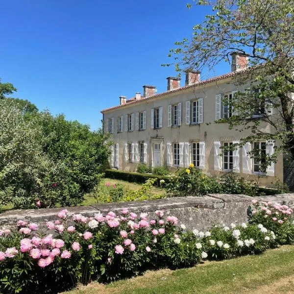 Logis de la Jordronnière, Chambre d hôtes – hotel w mieście Sigournais