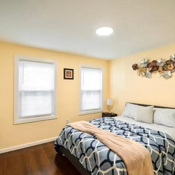 Stylish 4BR Boston Home Pet-Friendly near Savin Hill, I-93 & Red Line 30-1, khách sạn ở Boston