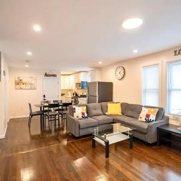Stylish 4BR Boston Home Pet-Friendly near Savin Hill, I-93 & Red Line 30-1, hotel u gradu Boston