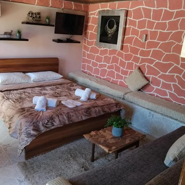 The cave of Cyclops, hotel i Mákri