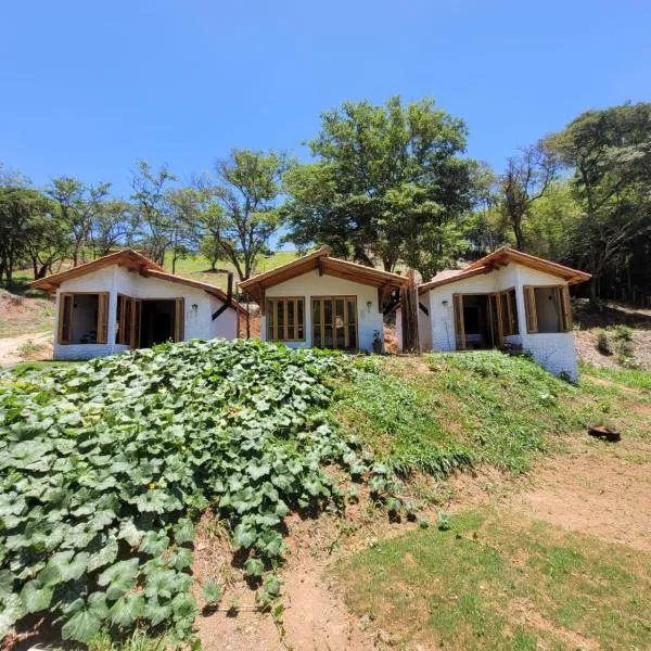 Chalé Tekoá - Aroeira, Baraúna e Juazeiro, hotell i Córrego do Bom Jesus
