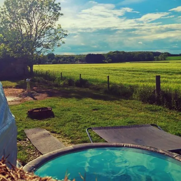 Star Dome 5 - Hot tub projector firepit، فندق في Lincolnshire