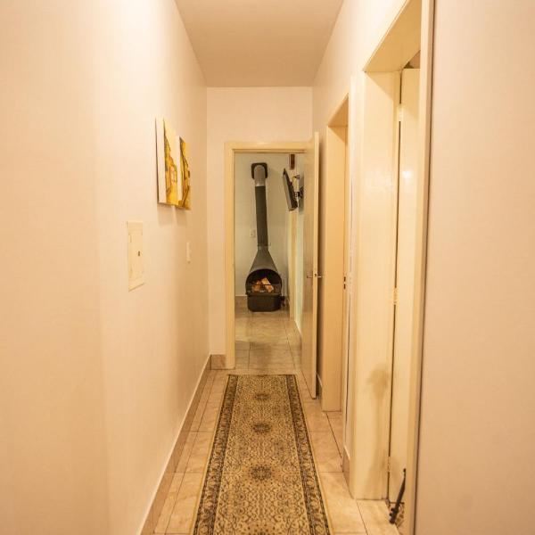 Casa com Lareira e Ar Condicionado Bem Localizada - Foto 5