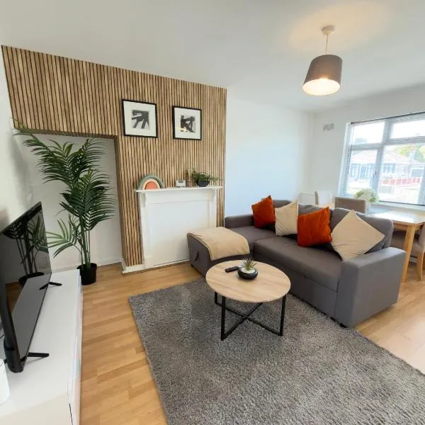 3BR Contractor & Family Stay, Sleeps 7, Fast Wifi & Free Parking, hotelli kohteessa Wednesfield