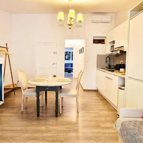 Appartement 60 m2 - Charme et centre historique - Wifi et clim - L'Alcôve de Molière, hotel Pézenas-ban