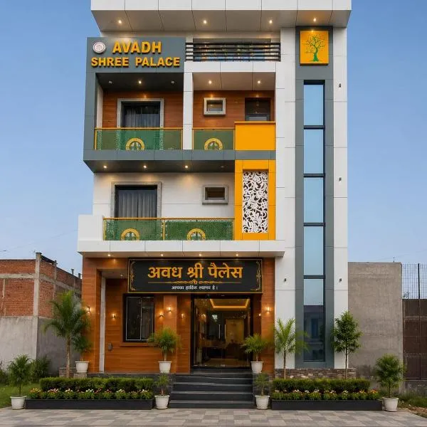 Hotel Awadh Shree Palace ll Near Ram Mandir, hotelli kohteessa Ayodhya