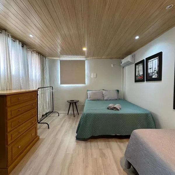 Studio Aconchegante - com Garagem Privativa e Ar Condicionado REV391, hotel em Joinville