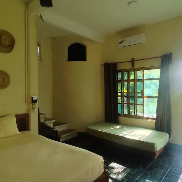 Jungle Palace hostel santaella, hotel en Puerto Escondido