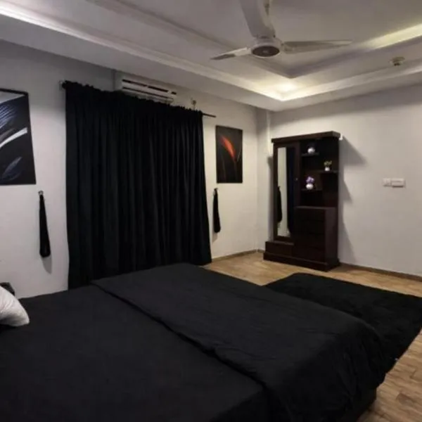 Luxury Apartment In The Heart Of Lahore By Ali، فندق في لاهور