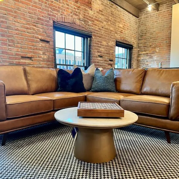 Brick & Bed Riverfront Lofts, T 402, hotel sa Saint Louis