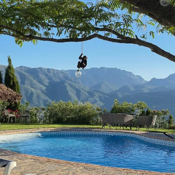 Hacienda el Mirador - Charming casa with lake and mountain view, hotel en El Gastor