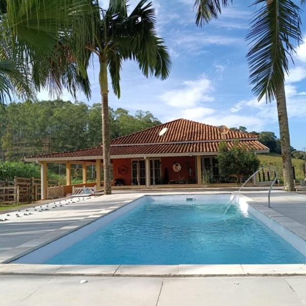 Chacara com Piscina e Churrasqueira em Lagoinha