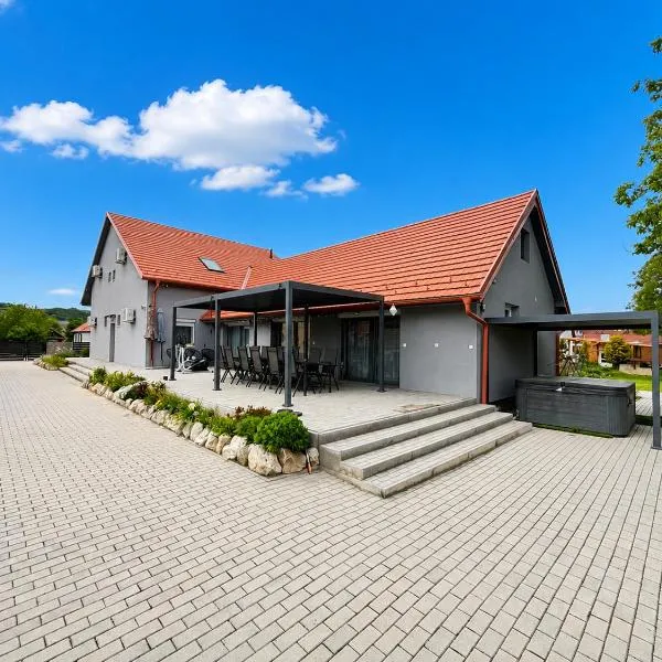Ulics vendégház II, готель у місті Золочань