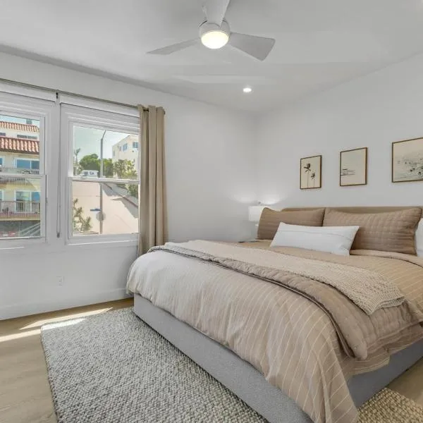 Cozy Coastal Retreat with King Bed & Full Kitchen
