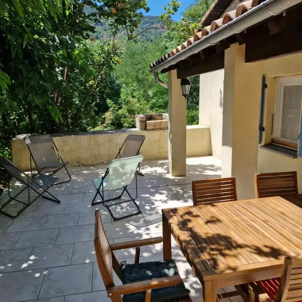 Maison en pierre Ardèche du sud, viešbutis mieste Valgorge