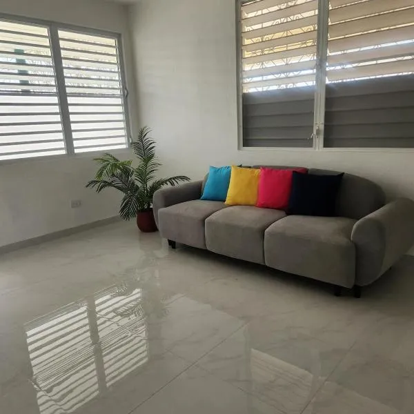 2BR Apartment, Blue Ocean Suites, Manati, hotell i Manati