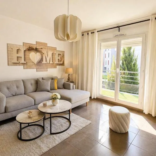 Camélia Mérignac, 2 bedrooms and parking, near Bordeaux, hotel v destinácii Mérignac