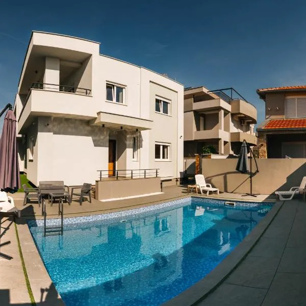 Apartments BUBBLES with pool, Hotel in Gevgelija