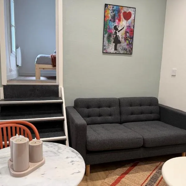 Duplex T2 cosy - Hyper Centre - Parking privé, ξενοδοχείο στη Μπουρζ