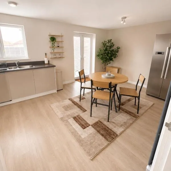 MpaNjus - Double Rooms, Shared House, hotel in Bristol