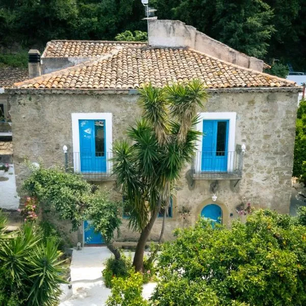 La Casa del Nespolo - Exclusive Country Suites - Seaview Pool & Self Check-in, hotel u gradu 'Capo dʼOrlando'
