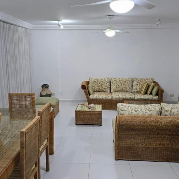 Apartamento pé na areia Guarujá 3 quartos 3 banheiros sala cozinha equipada