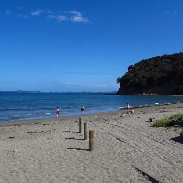 Waiwera Beach GetAway, hotel in Waiwera