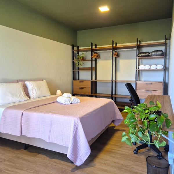 Apartamento amplo com Pátio Gramado! Ar Cond!