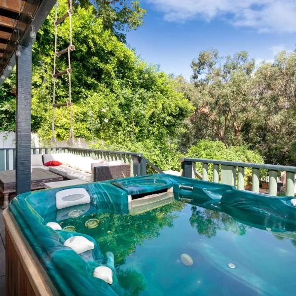 2 bedroom Enchanted Hollywood Hills getaway, отель в Лос-Анджелесе