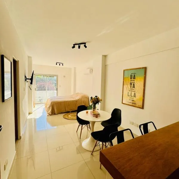 Cálido departamento en el centro de La Plata, hotel a La Plata
