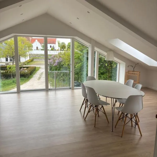 6 person modern apartment with style and comfort, hotel em Lejre