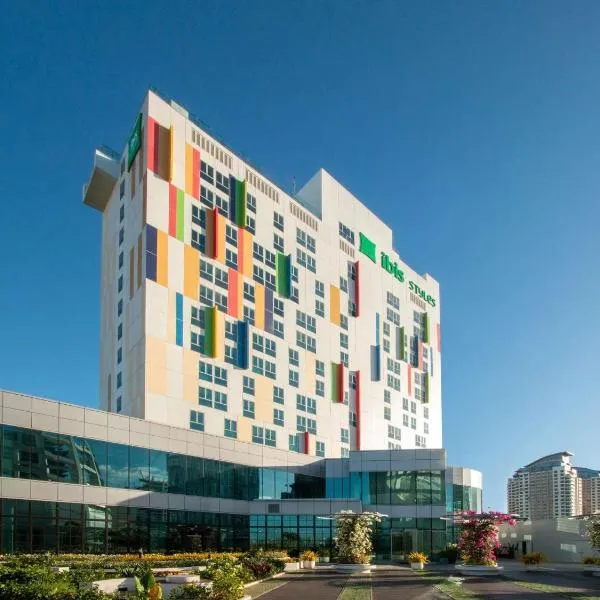ibis Styles Manila Araneta City, hótel í Manila