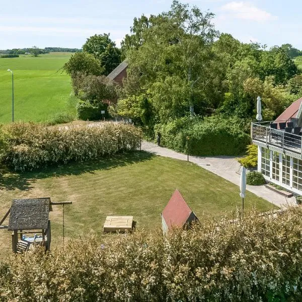 Child-Friendly Cottage With Large Indoor Pool, hotell i Otterup