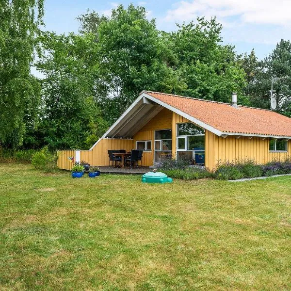 Family-Friendly Cottage Near The Beach, hotel in Gilleleje