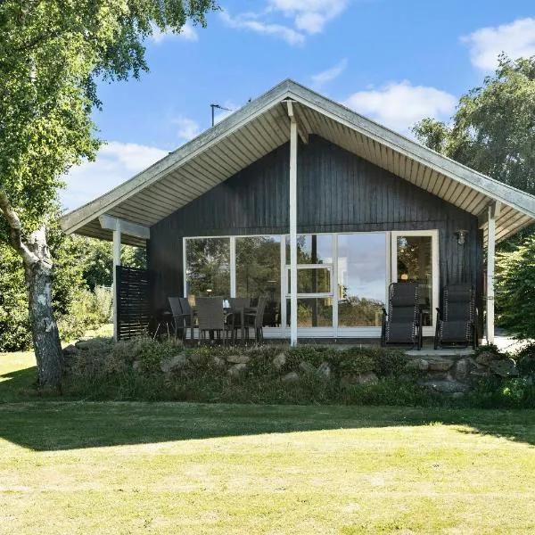 Bright And Cozy Summer House With Sea View، فندق في Hasle