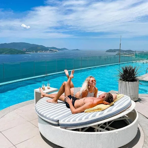 Luxury Beachfront Rooms, hotel a Nha Trang